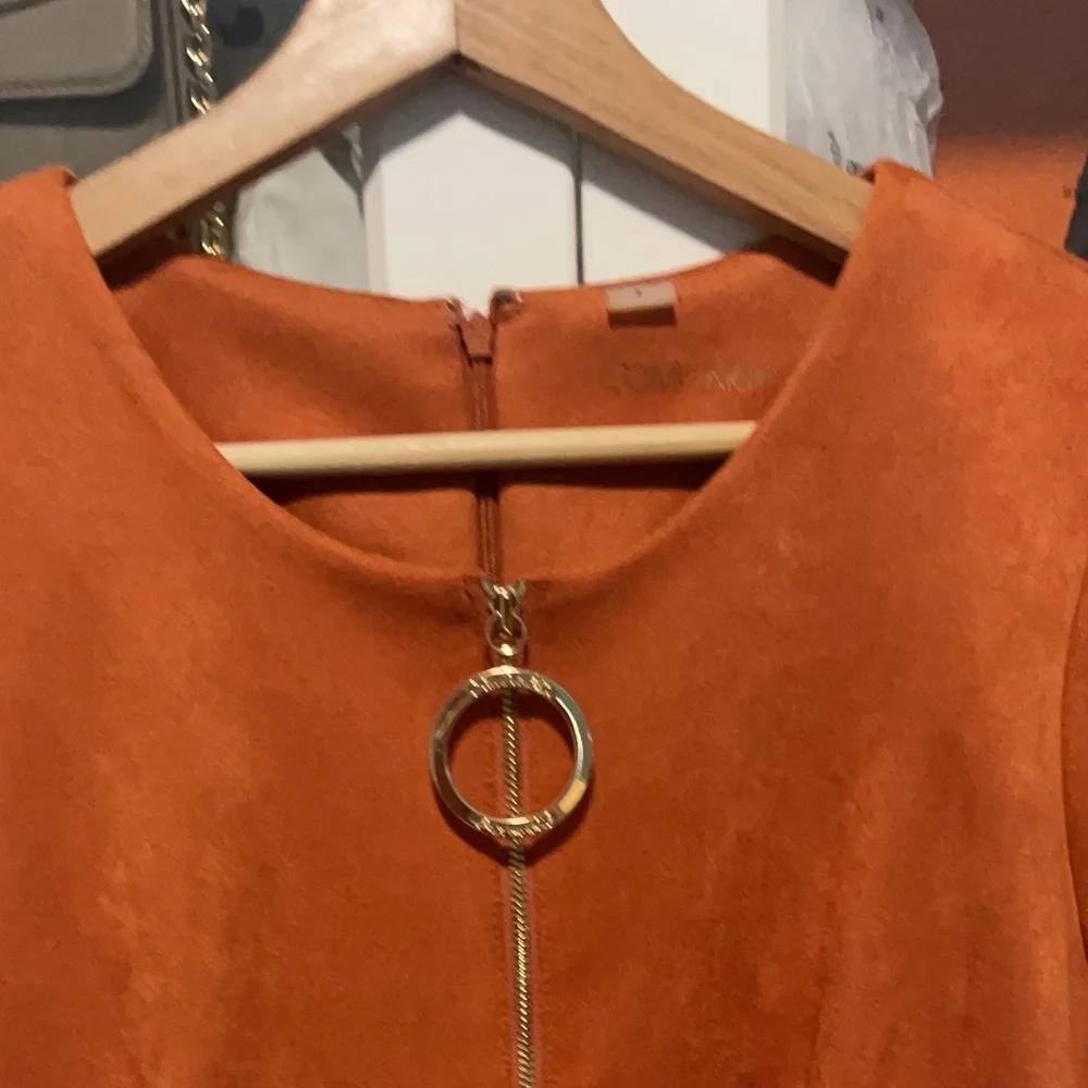 Calvin Klein - Picture 3 of 7